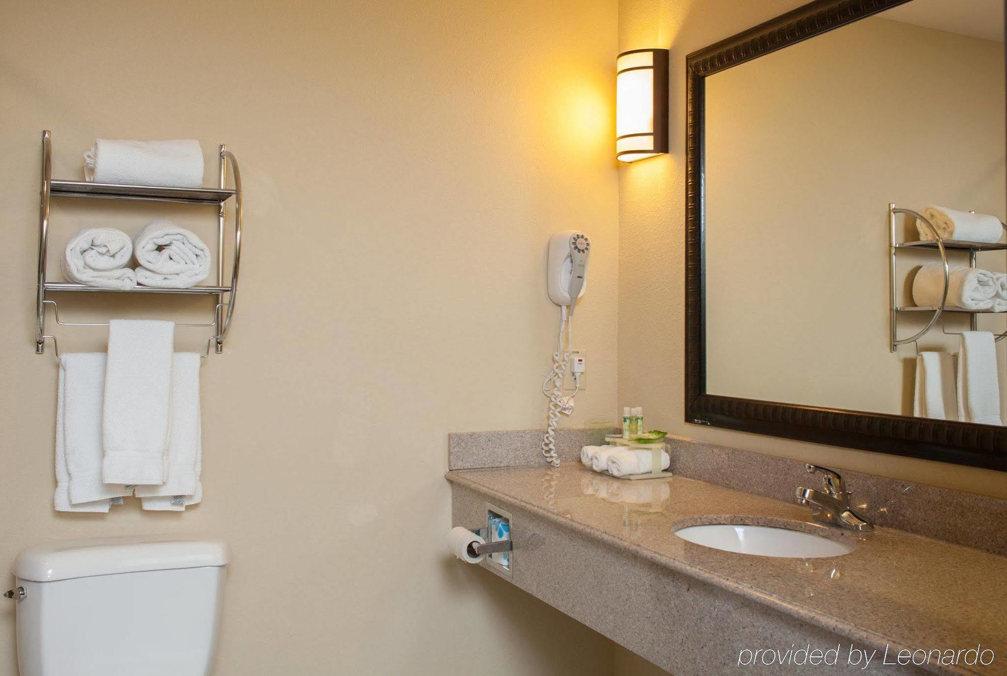 Holiday Inn Express Hotel & Suites Waller By Ihg Екстер'єр фото